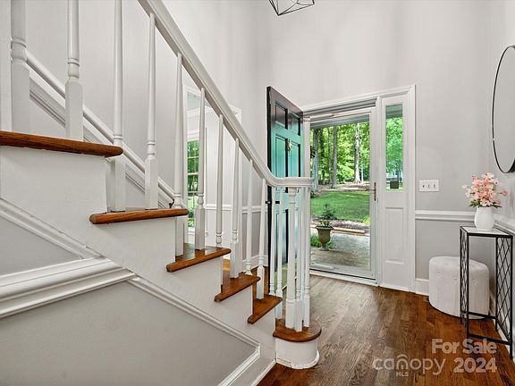 3rd image of 4526 Rockwood Dr