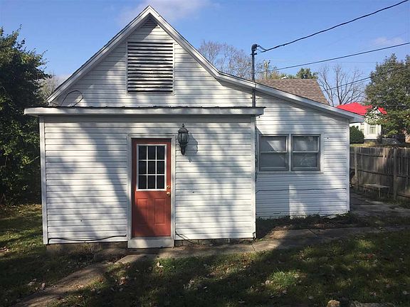 3rd image of 218 W Main Cross St