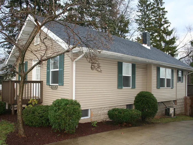 89 Marion Ave — Photo 3