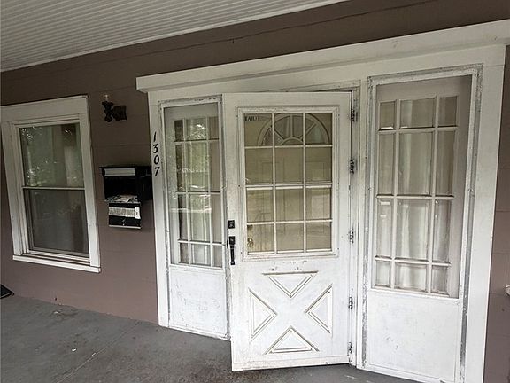 2nd image of 1307 Selma Rd