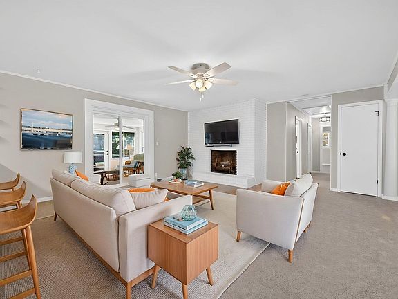 3rd image of 5 Weehawken Cir