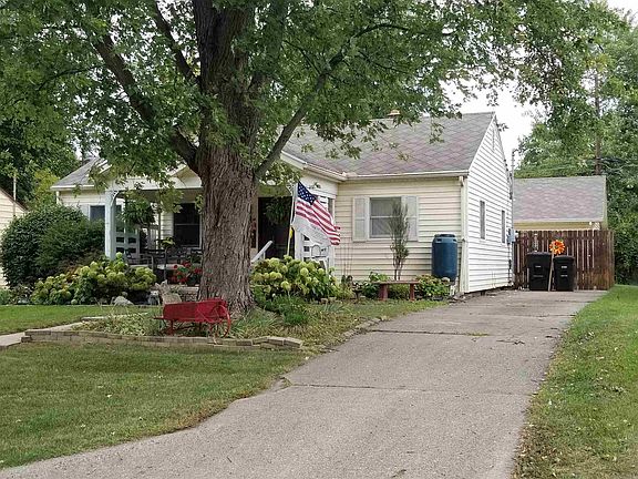3rd image of 1426 Potomac Ave