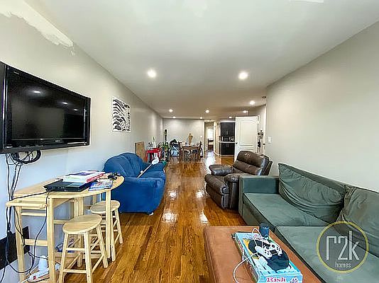 4th image of 2805 Newtown Ave #3