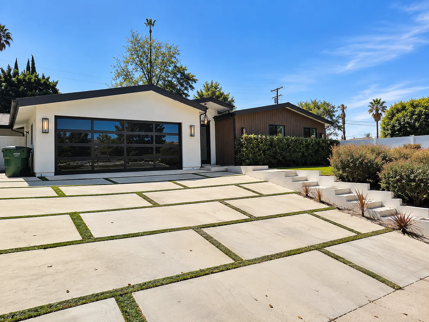4 bed, 3.5 bath, 2500 sqft, $10,000 — Photo 2