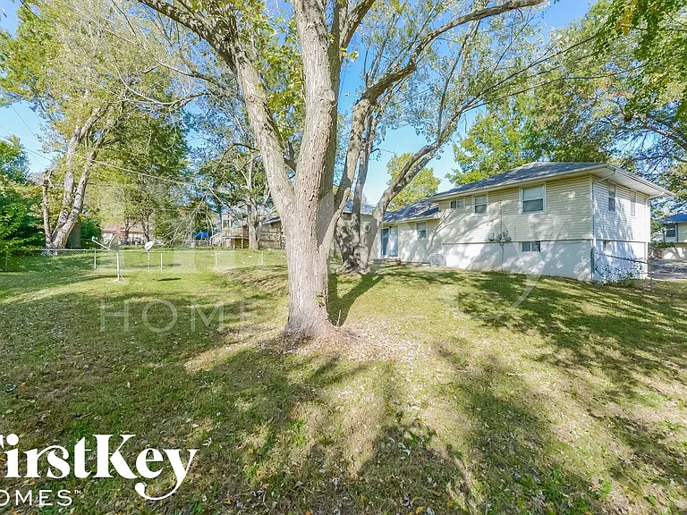 8913 E 90th Ter — Photo 15