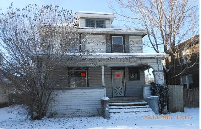 319 Pine St photo 1