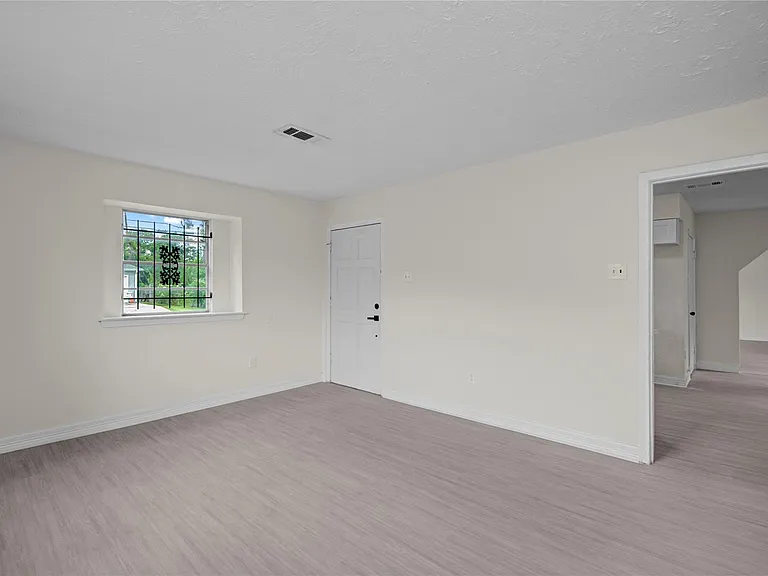 7329 Gleason Rd — Photo 4