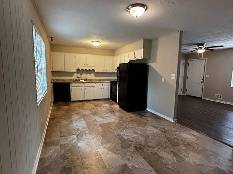 2204 Sandra Ct — Photo 6