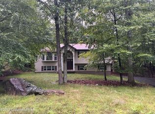 1147 Hunters Woods Dr, East Stroudsburg, PA