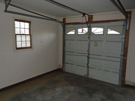 3rd image of 2040 Powhatan Dr