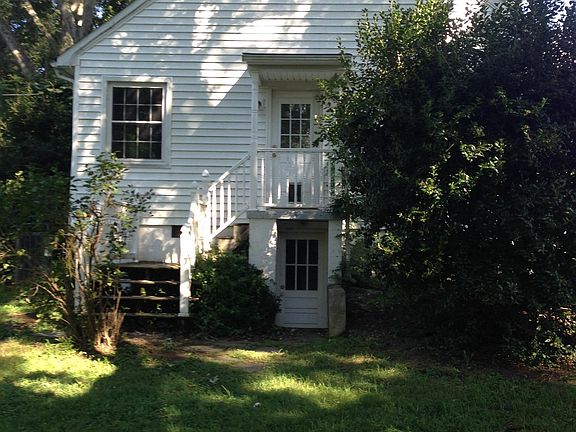 2nd image of 22 Custis Cir