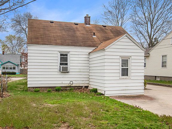 4th image of 127 Vanderveen Ave