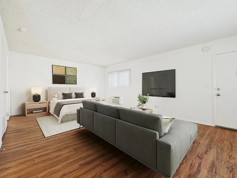 Gilmore Apartments - Van Nuys — Photo 18