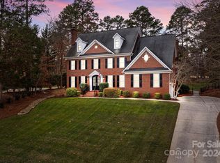 18610 River Falls Dr, Davidson, NC 28036