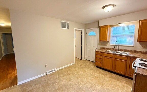 4th image of 4641 Crestview Ave