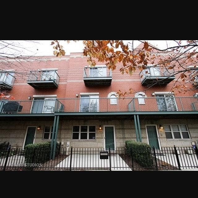 2nd image of 4530 S Woodlawn Ave #209