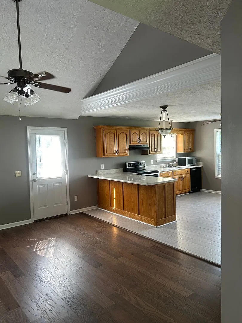 3 bd 2 ba home Portland TN Privacy fence — Photo 4