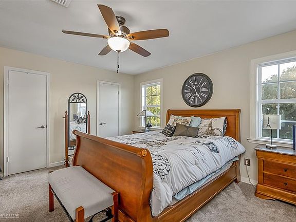 5th image of 10131 Saratoga Dr