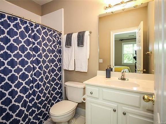 3rd image of 5609 Fairview Rd APT 6