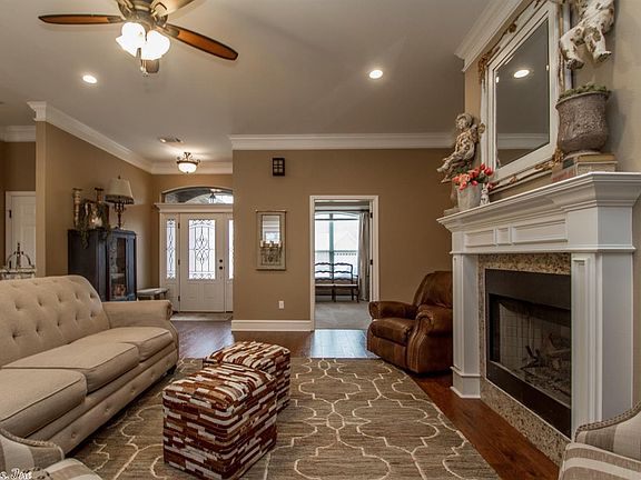 3rd image of 8925 Meadow Gardens Cir