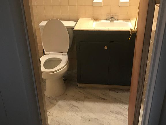 4th image of 1011 Avenue A #1