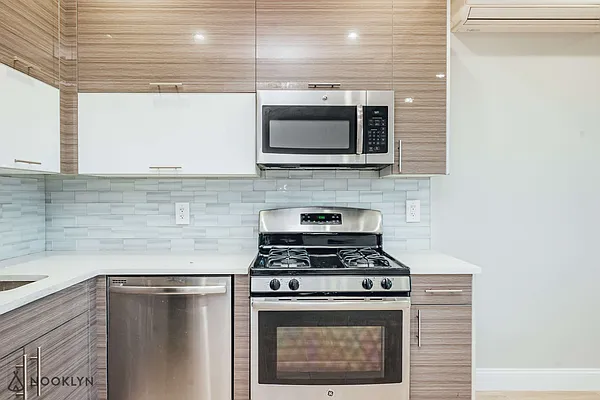 Rented by Nooklyn NYC LLC | media 23