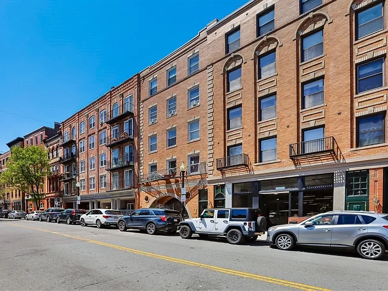 454 Hanover St #4 — Photo 21