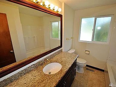 5th image of 15367 SE 22nd Pl