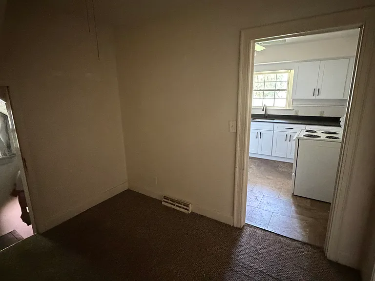 203 Glamorgan St #203 — Photo 6