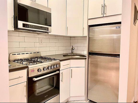 4th image of 428 E 77th St APT 5C