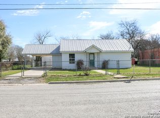 1303 Avenue K, Hondo, TX 78861