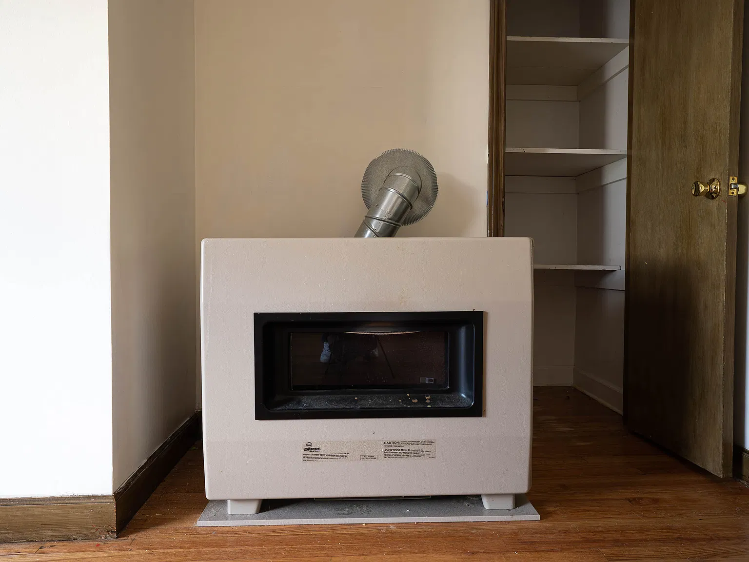 3 bed, 1200 sqft, $1,800 — Photo 3