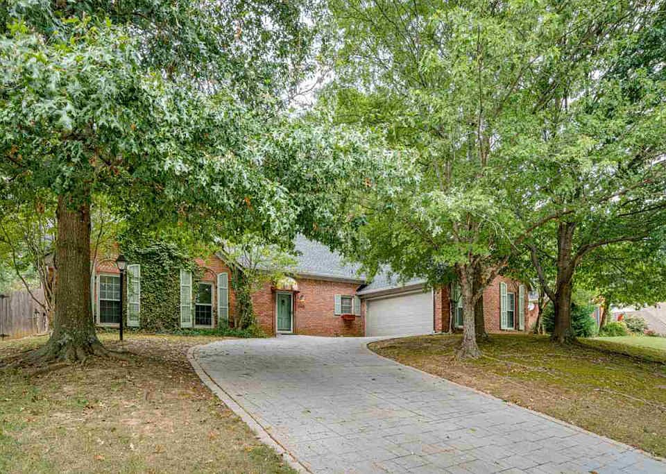 1st image of 1565 Fox Trace Dr
