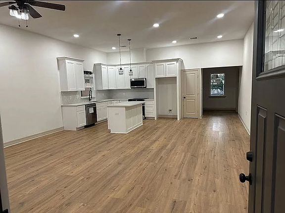 2nd image of 984 Avenue E
