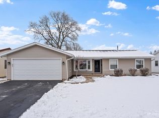 152 Tottenham Ln, Elk Grove Village, IL 60007