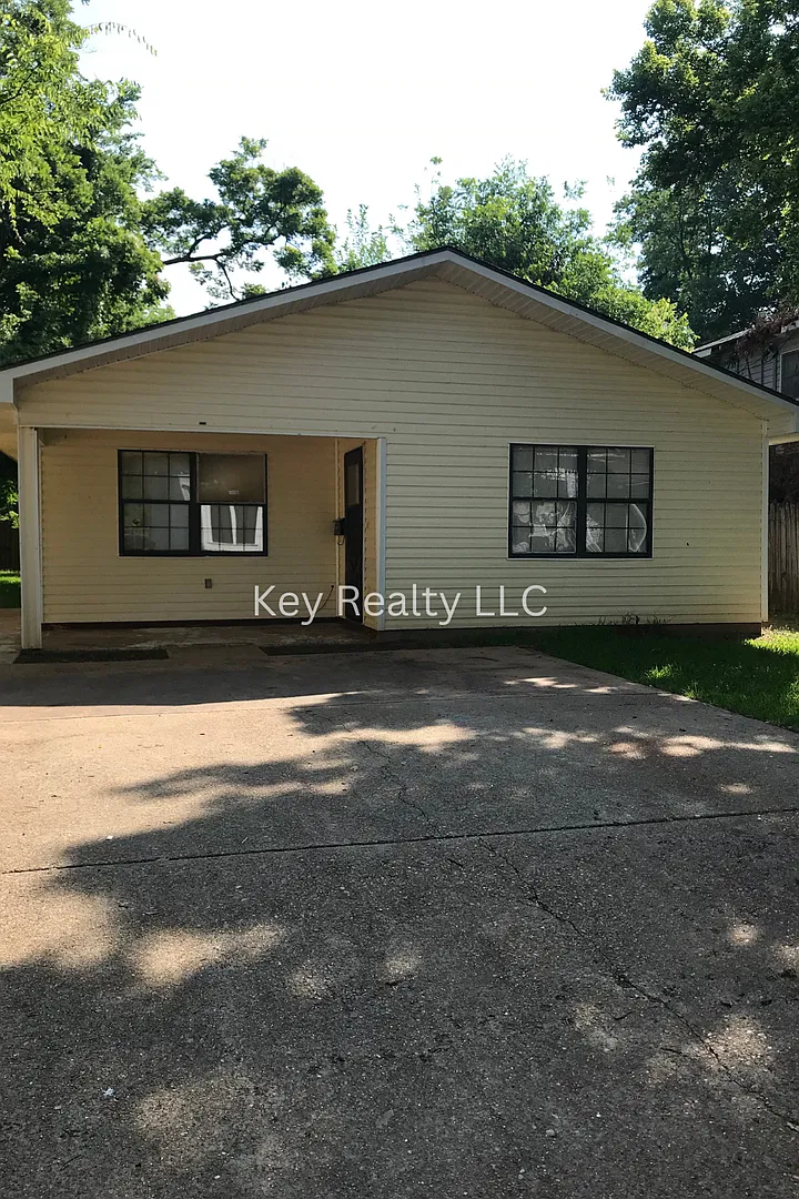61 15th Street - Alexandria, off Rapides Ave — Photo 1