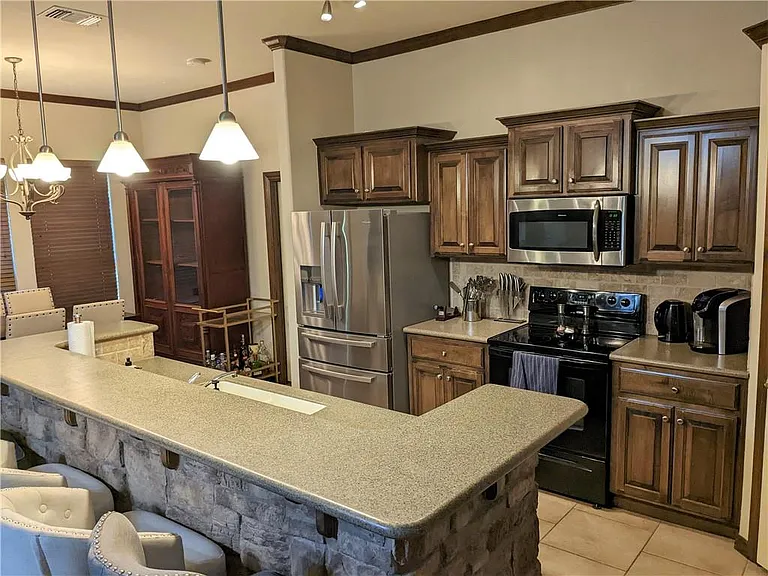 2508 Black Oaks Cir — Photo 7
