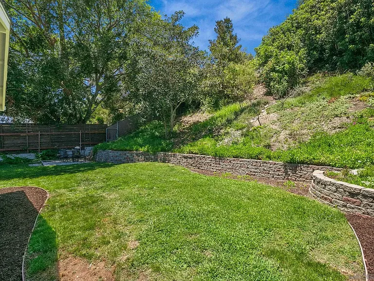 5164 Chateau Dr — Photo 40