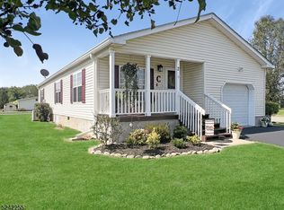 2 Caroline Dr, Belvidere, NJ 07823