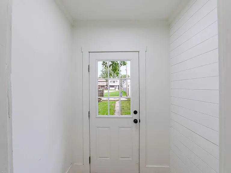 910 Sanders St — Photo 26