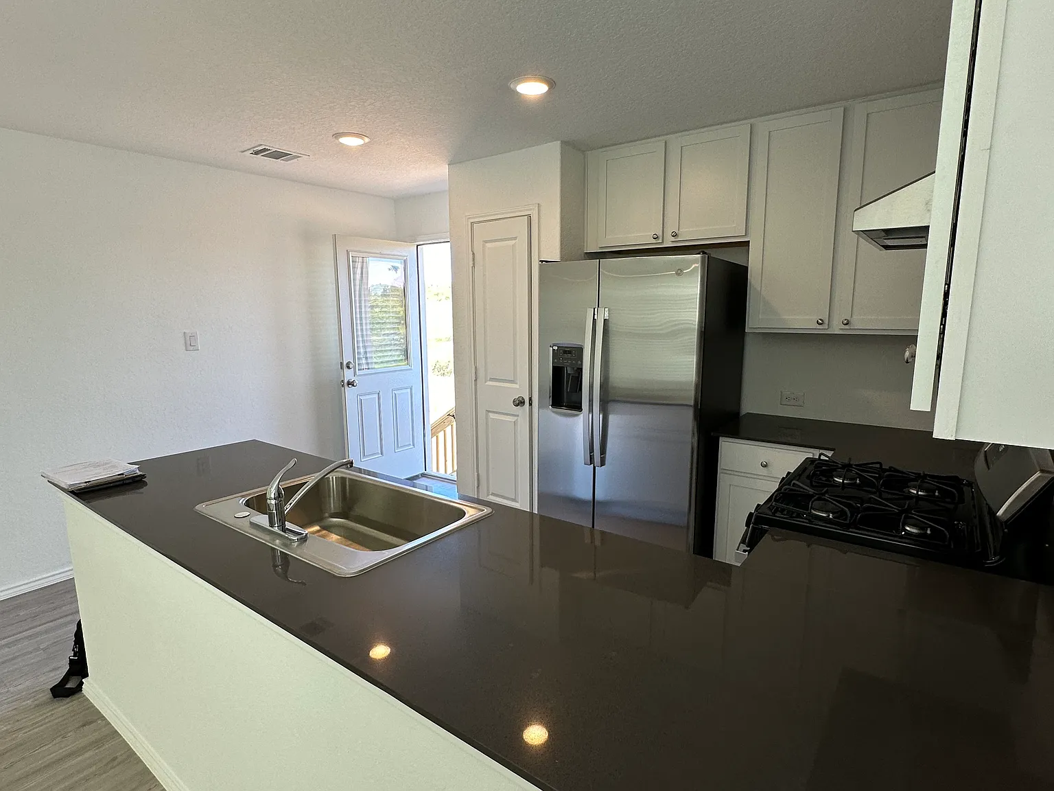 3 bed, 1440 sqft, $1,550 — Photo 2