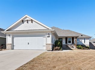 109 Arrowhead Dr, Sanger, TX 76266