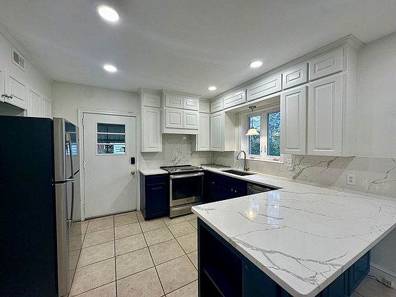 4th image of 719 Baldwin Dr