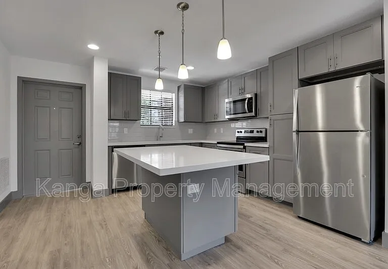 540 NE 14th Ct #103 — Photo 2