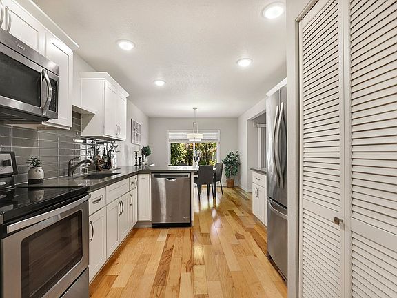 3rd image of 4200 Factoria Blvd SE