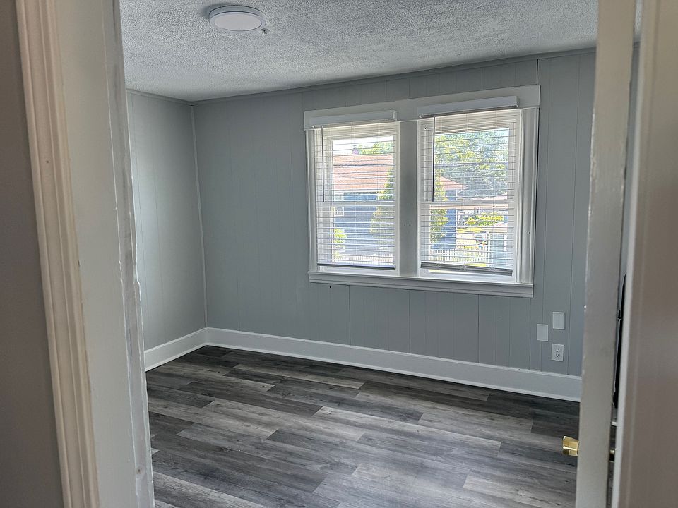 2nd image of 470 Grattan St #2