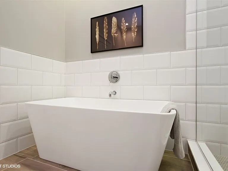 4111 N Narragansett — Photo 24