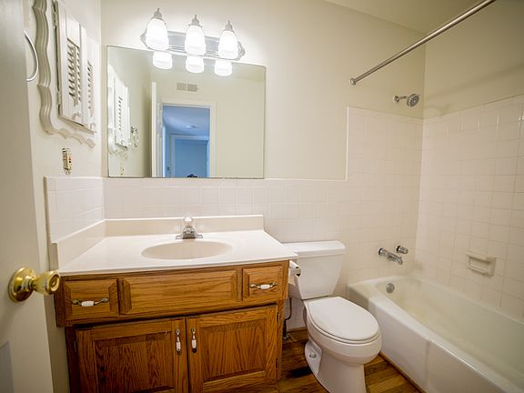 5th image of 4010 Oak St #4