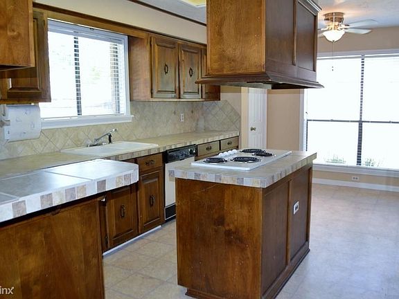 4th image of 2719 Celinda Cir
