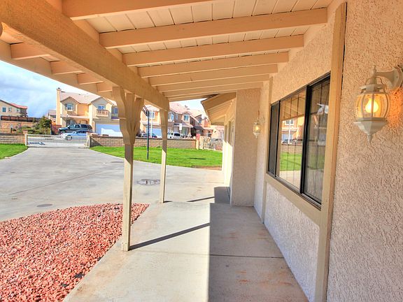 5th image of 10147 Tamarisk Ave